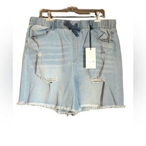 NWT! Black label mid rise jogger short.